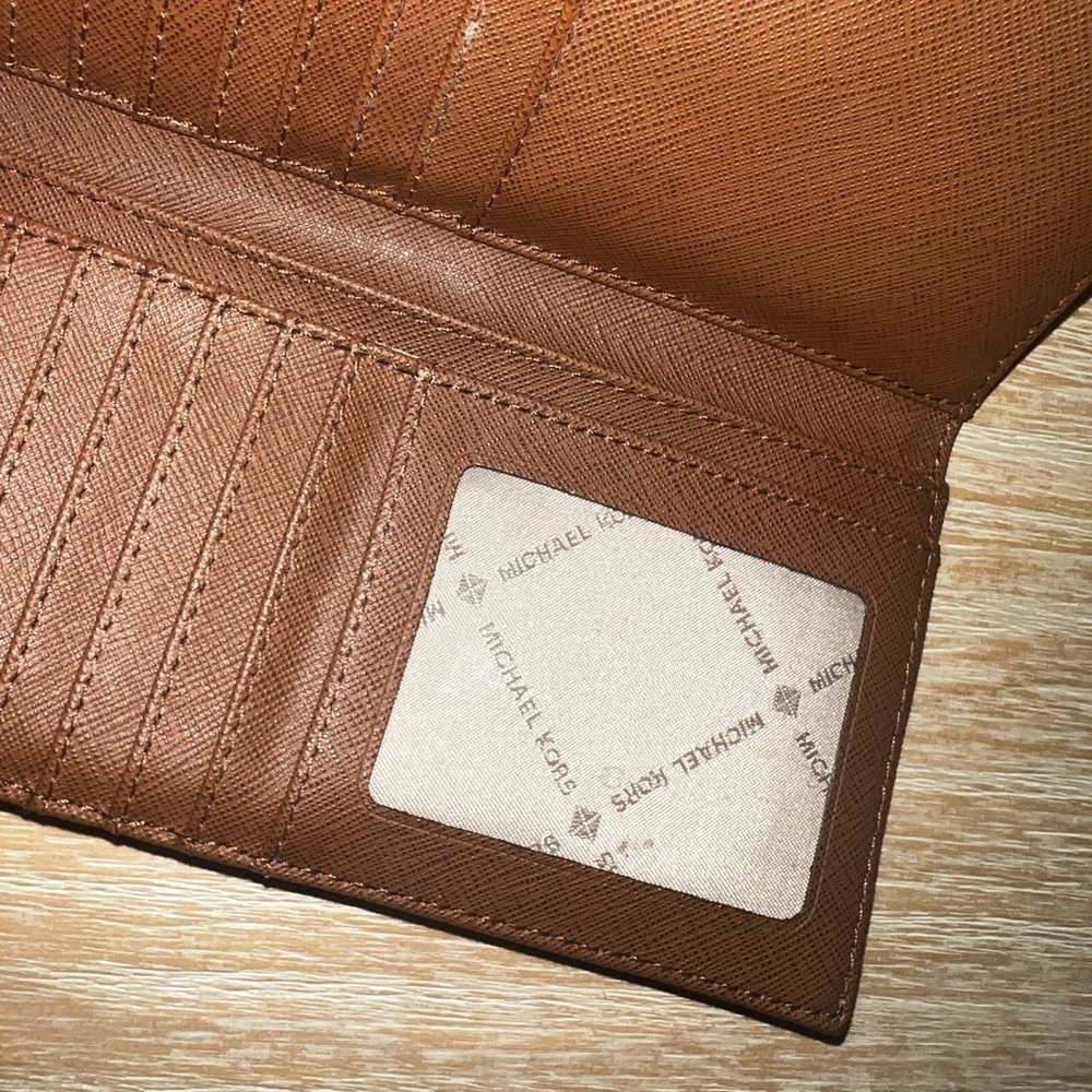 Michael Kors Wallet - Picture 8 of 8